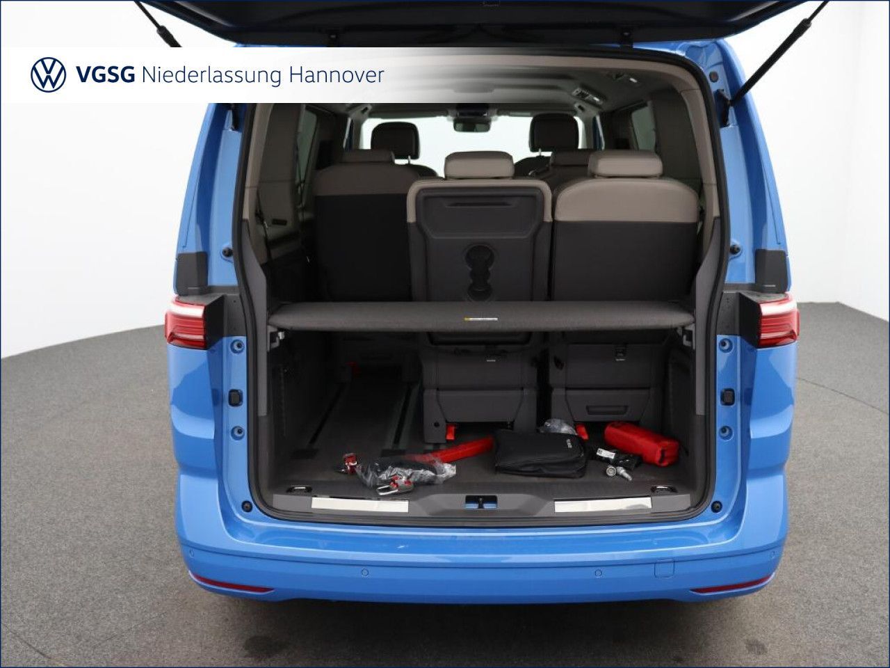 Volkswagen T7 MULTIVAN 2025 г. Синий, пробег 10438 км