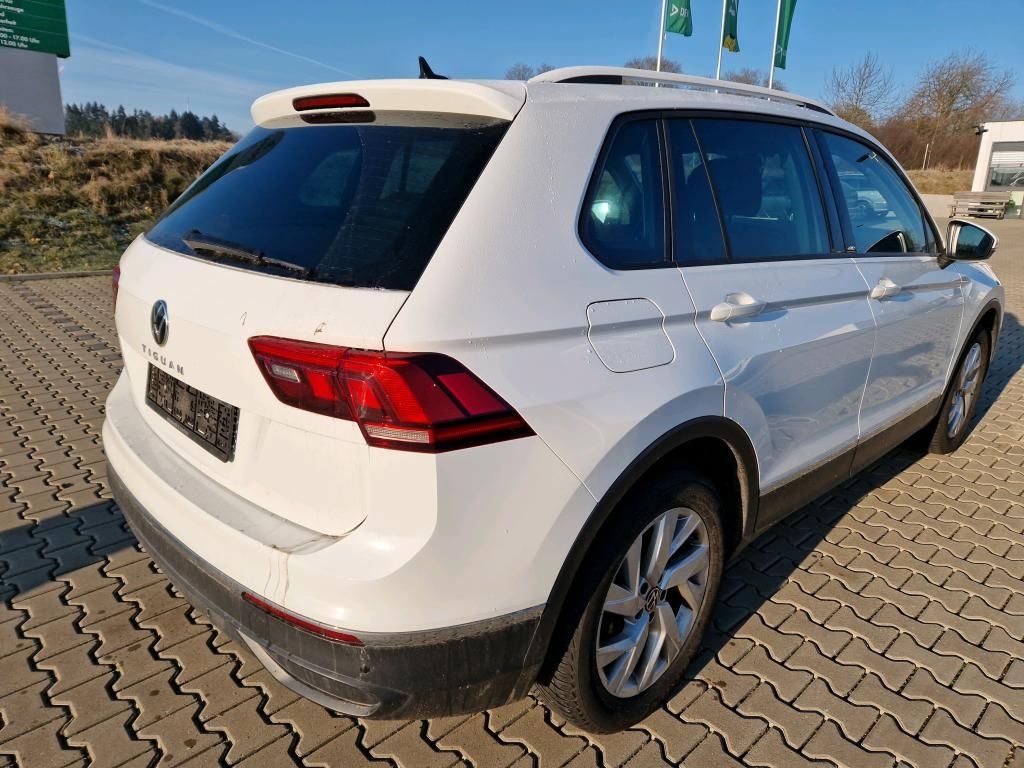 Volkswagen Tiguan 2022 г. Белый, пробег 47015 км