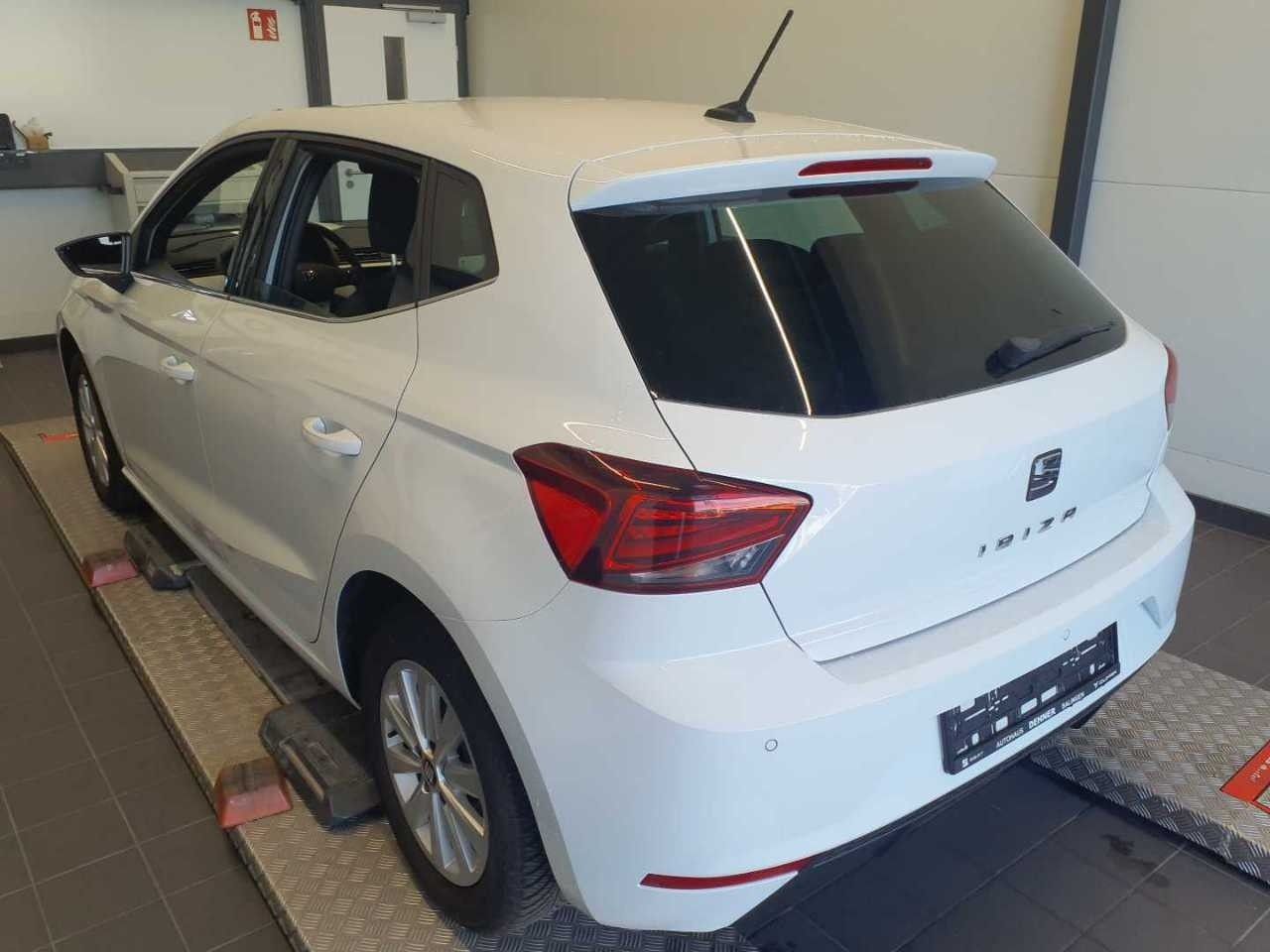 SEAT Ibiza 2021 г. Белый, пробег 55500 км