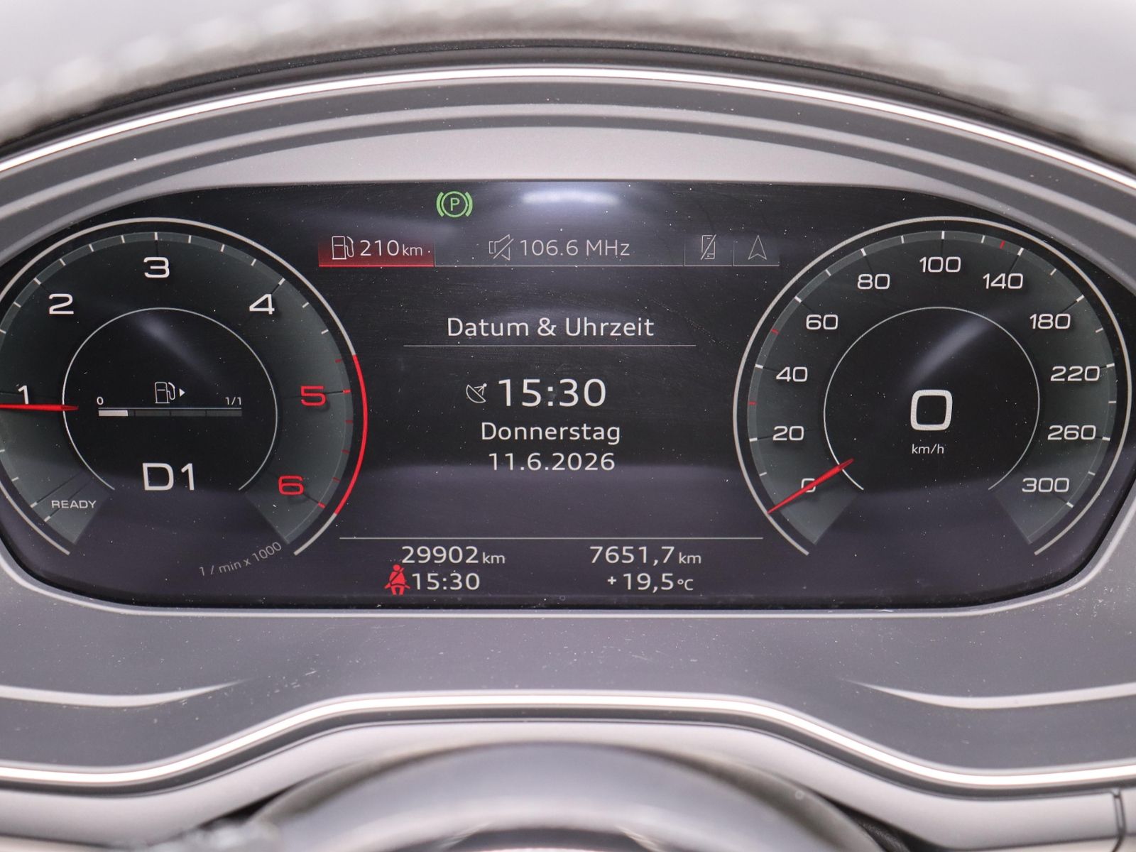 Audi A4 2022 г. Чёрный, пробег 29902 км