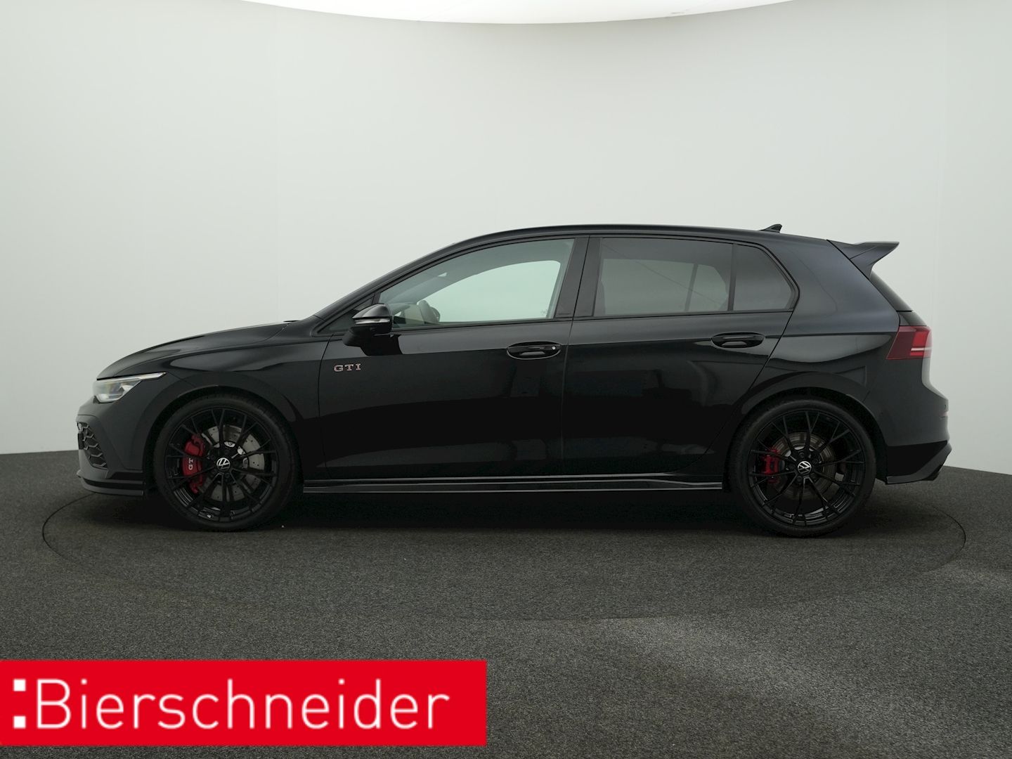Volkswagen Golf 2025 г. Чёрный, пробег 2925 км