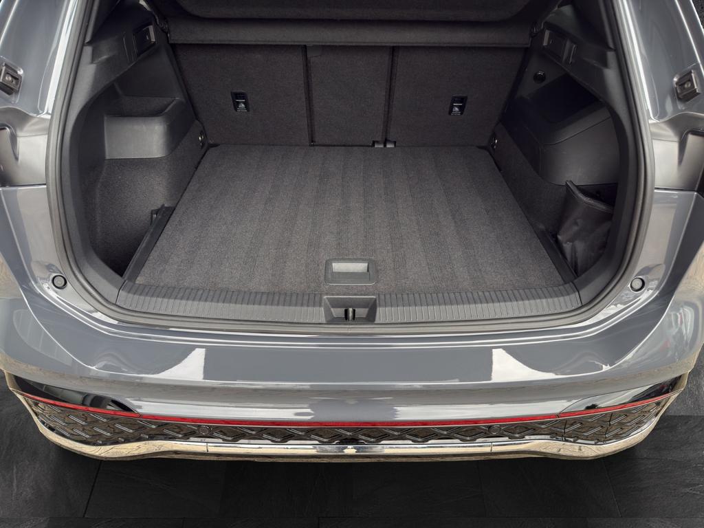 Volkswagen Tiguan 2025 г. Серый, пробег 43000 км