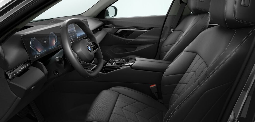 BMW 540 2025 г. Чёрный, пробег 42606 км