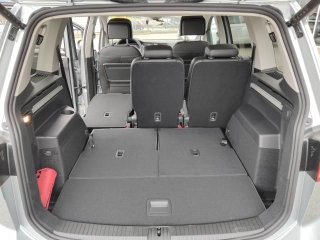 Volkswagen Touran 2026 г. Серебристый, пробег 3000 км