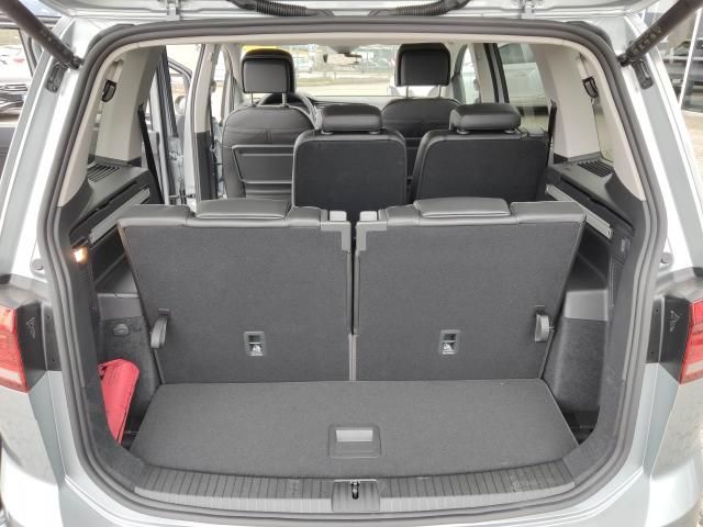 Volkswagen Touran 2026 г. Серебристый, пробег 3000 км