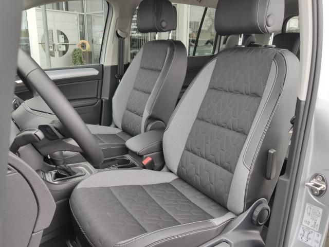 Volkswagen Touran 2026 г. Серебристый, пробег 3000 км