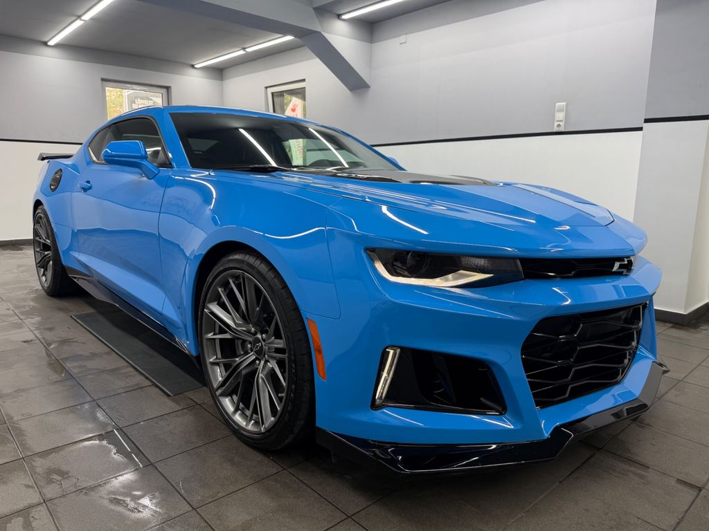 Chevrolet Camaro 2023 г. Синий, пробег 6856 км
