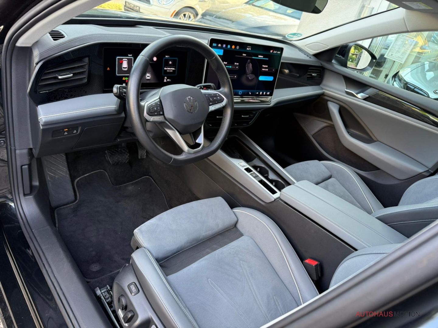 Volkswagen Passat 2024 г. Чёрный, пробег 45638 км
