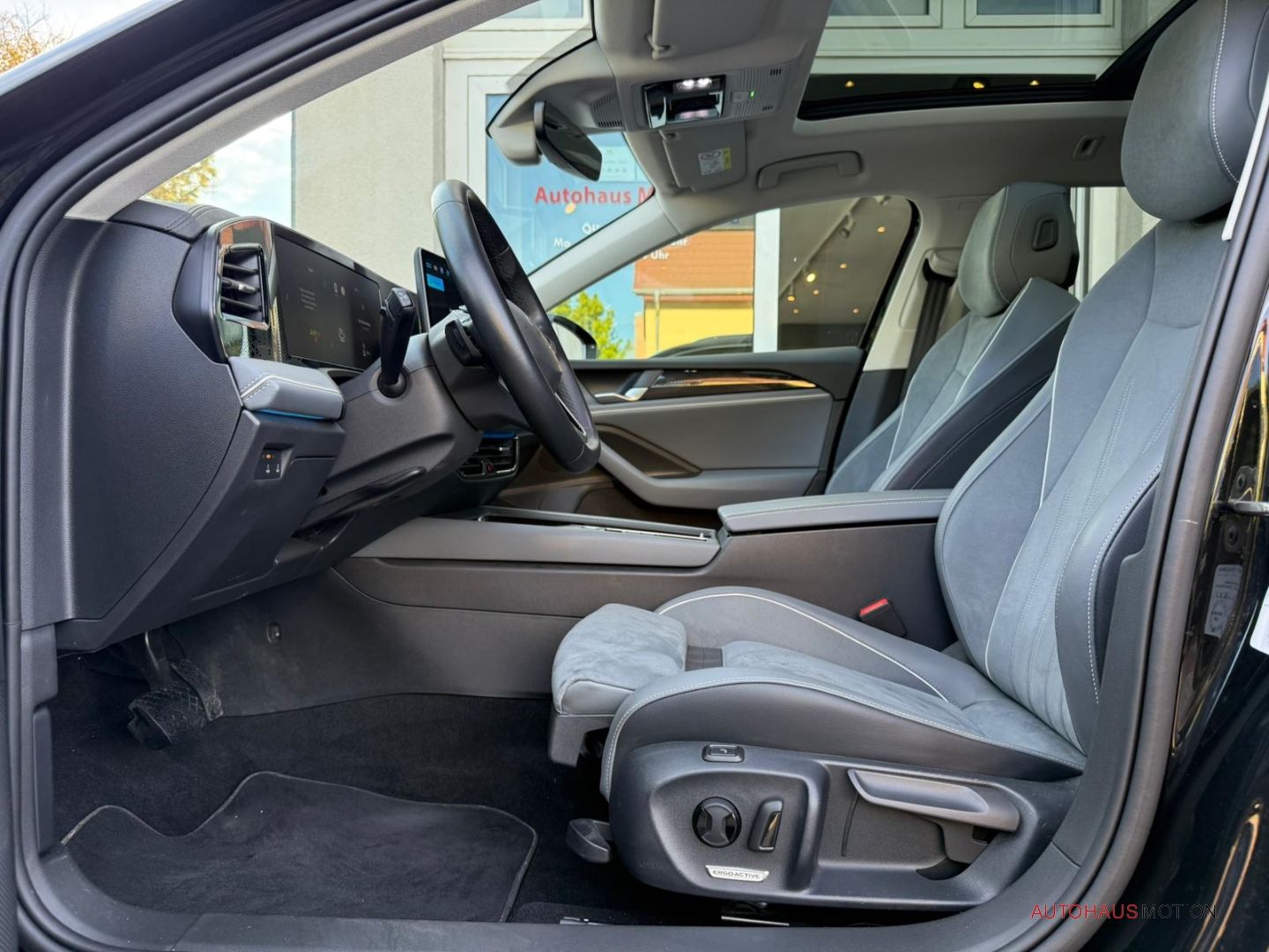 Volkswagen Passat 2024 г. Чёрный, пробег 45638 км