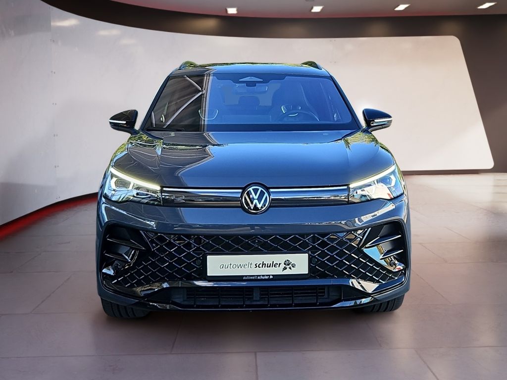 Volkswagen Tiguan 2024 г. Серый, пробег 43000 км