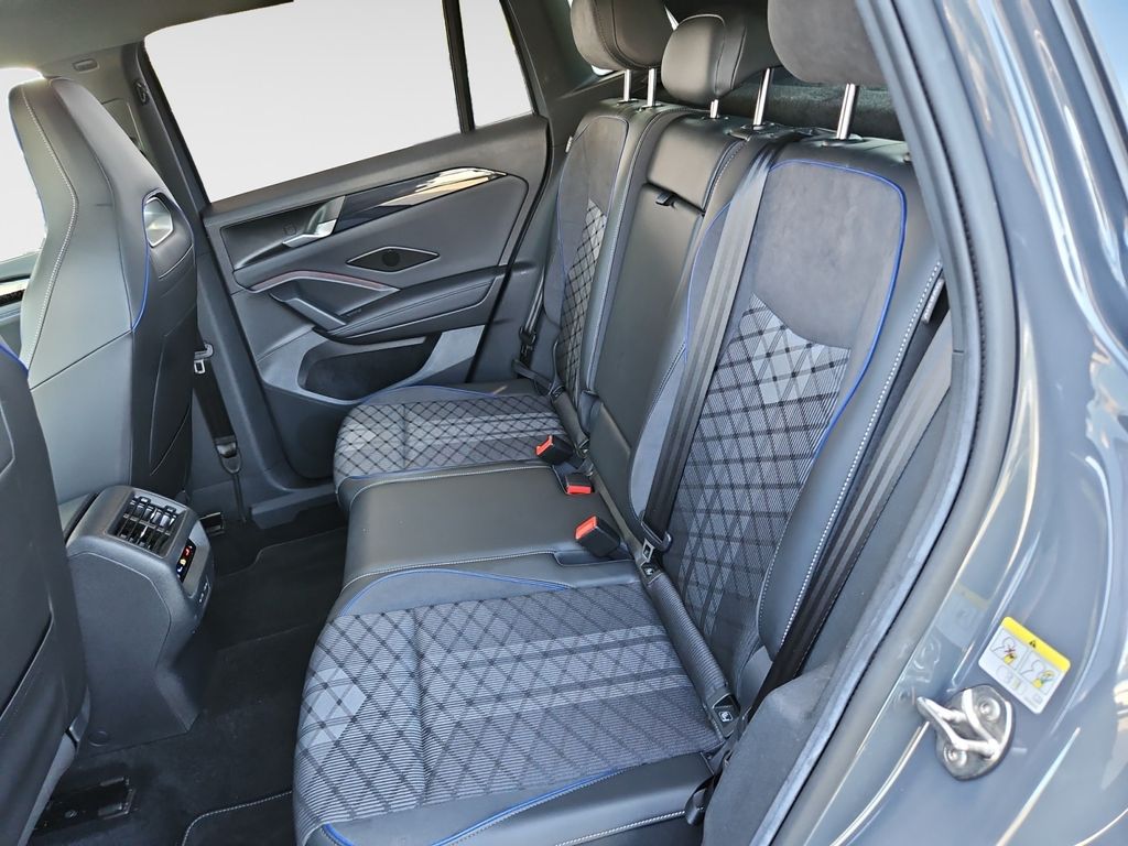 Volkswagen Tiguan 2024 г. Серый, пробег 43000 км