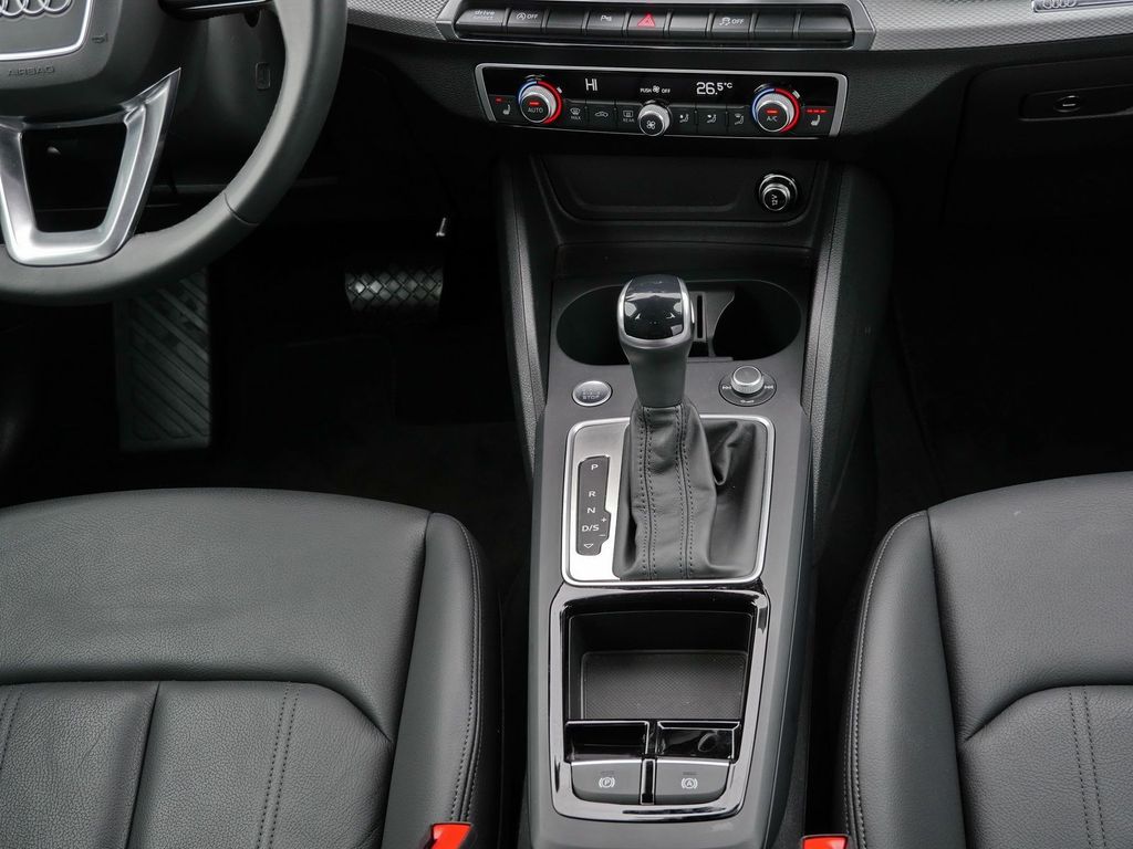 Audi Q2 2024 г. Серый, пробег 44000 км