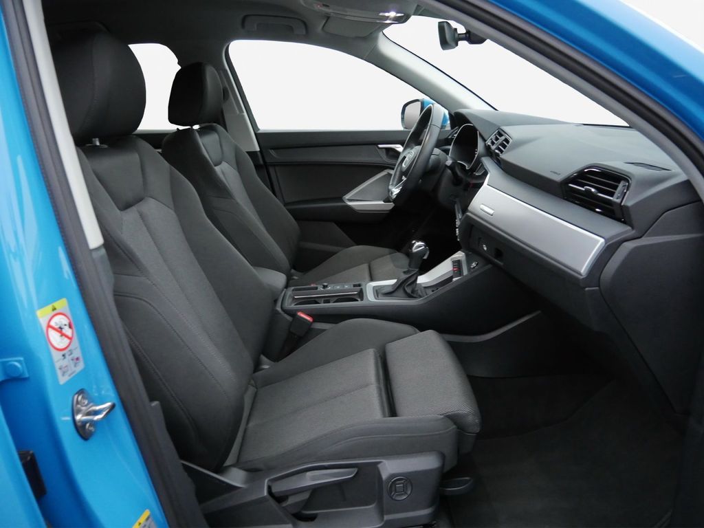 Audi Q3 2023 г. Синий, пробег 46777 км