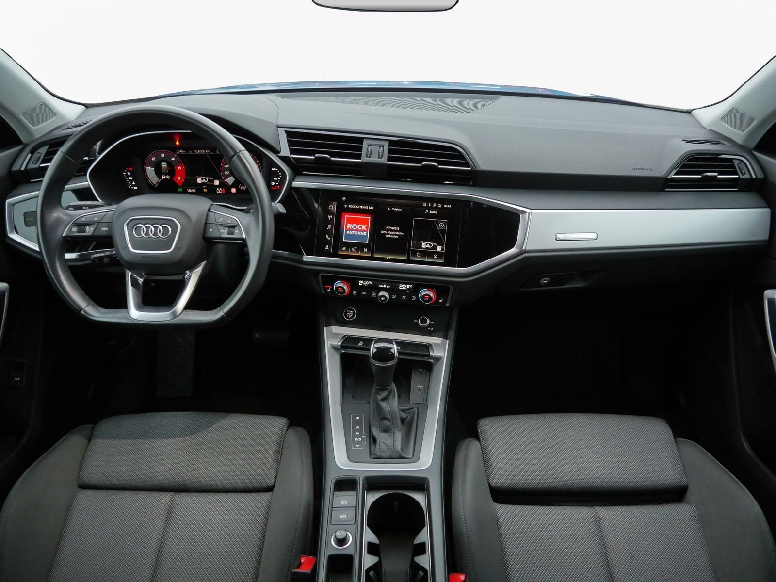 Audi Q3 2023 г. Синий, пробег 46777 км