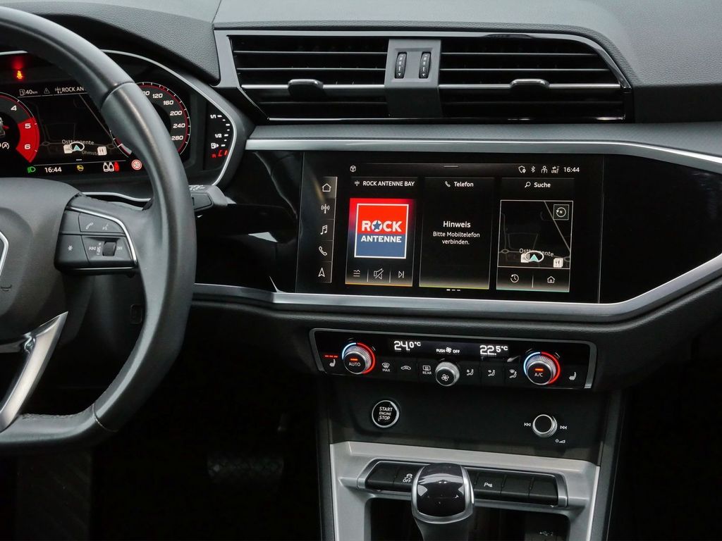 Audi Q3 2023 г. Синий, пробег 46777 км