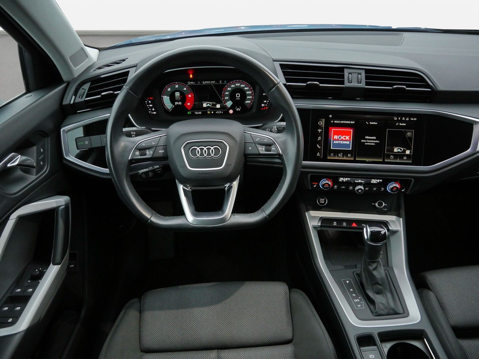 Audi Q3 2023 г. Синий, пробег 46777 км