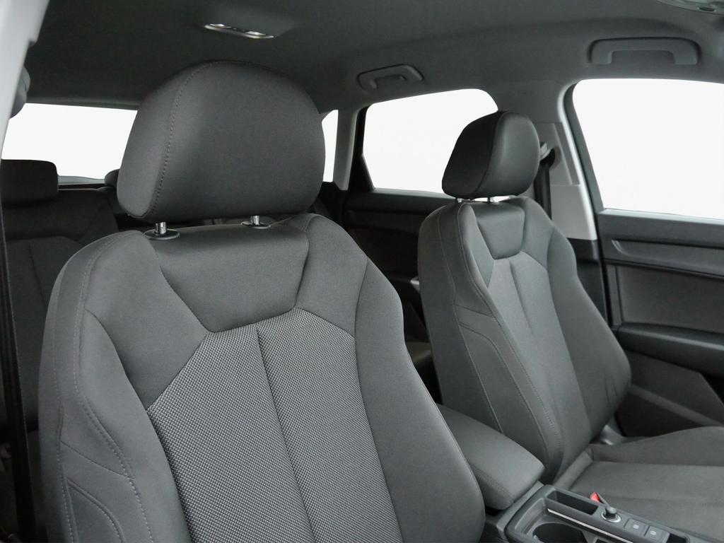 Audi Q3 2023 г. Синий, пробег 46777 км