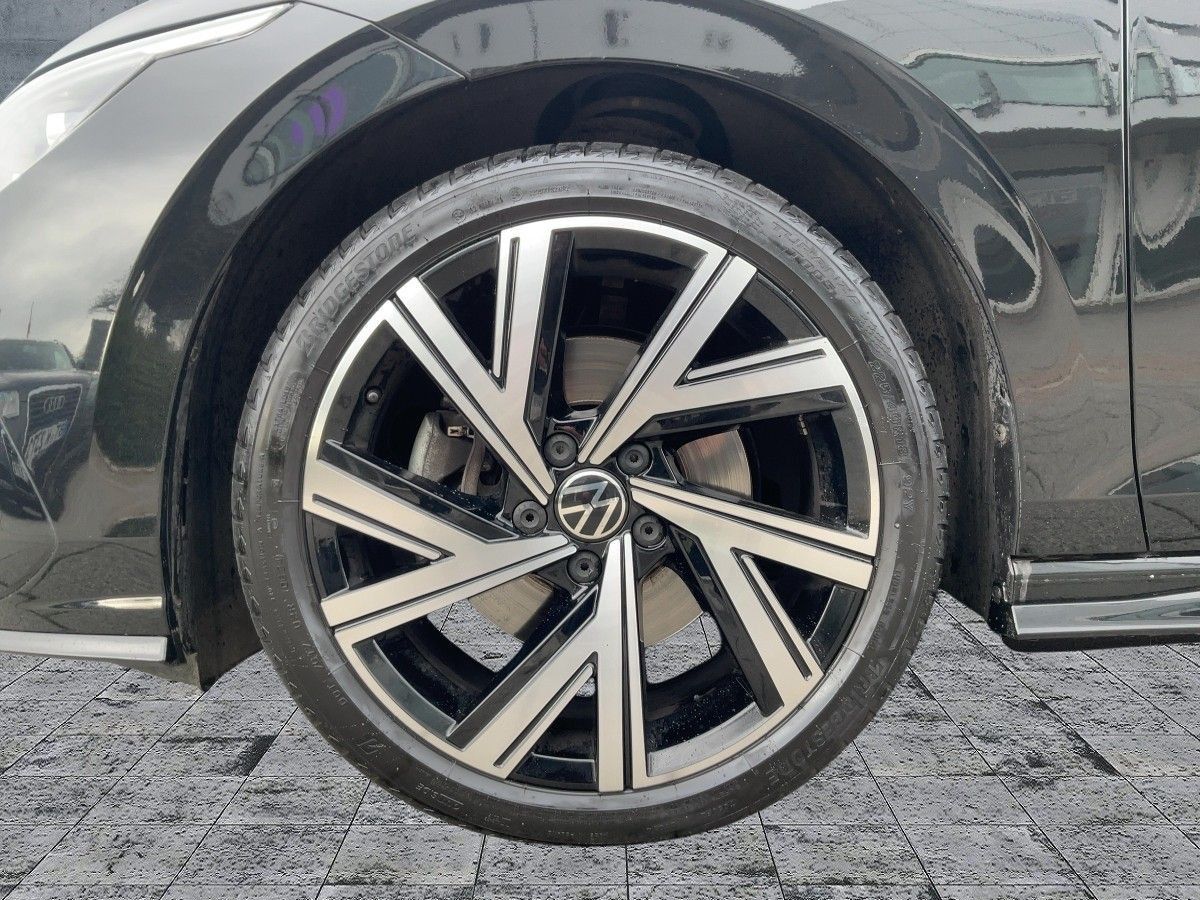 Volkswagen Golf 2024 г. Чёрный, пробег 41757 км
