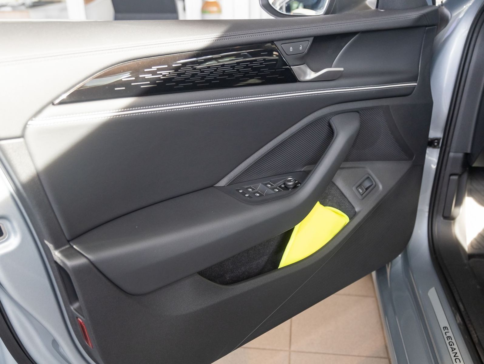 Volkswagen PASSAT VARIANT 2024 г. Серебристый, пробег 48950 км