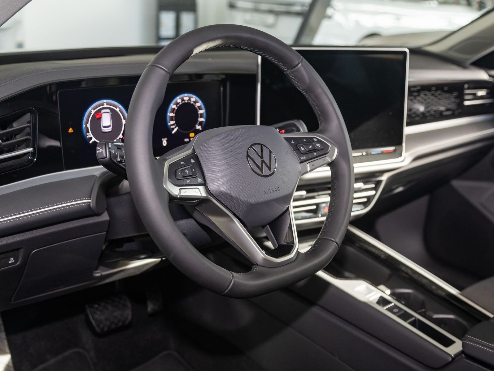 Volkswagen PASSAT VARIANT 2024 г. Серебристый, пробег 48950 км