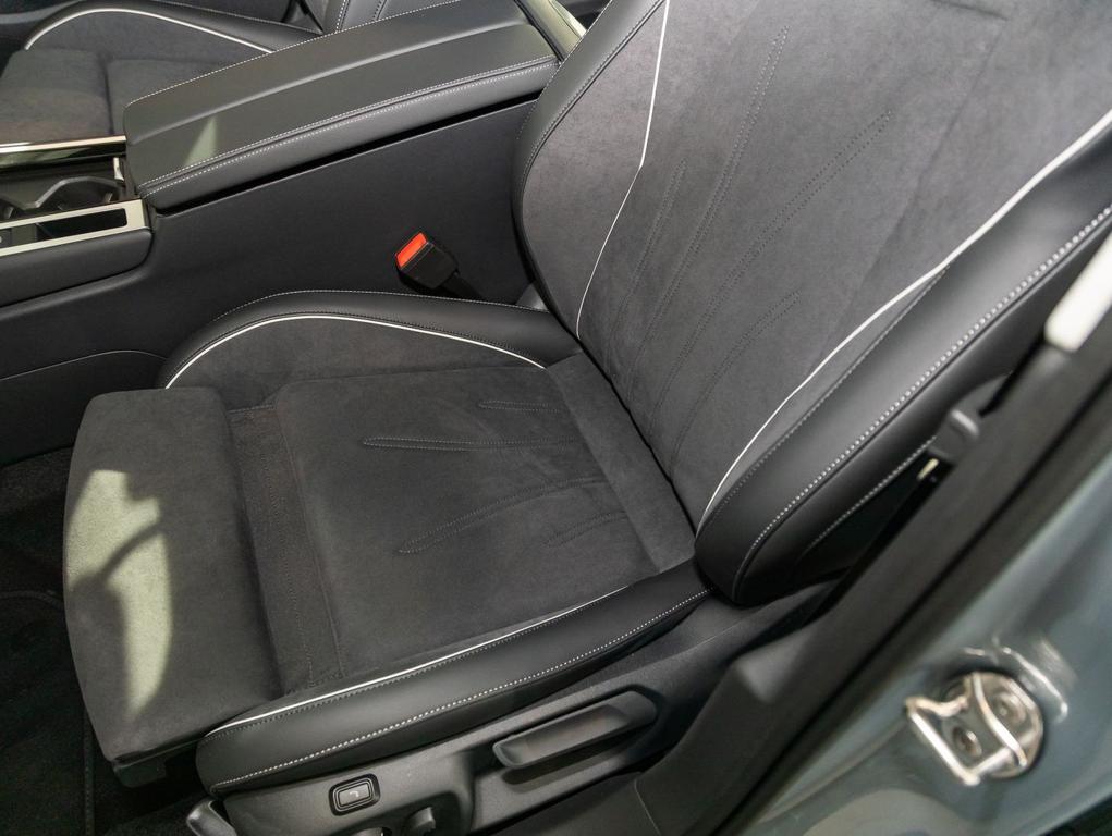 Volkswagen PASSAT VARIANT 2024 г. Серебристый, пробег 48950 км