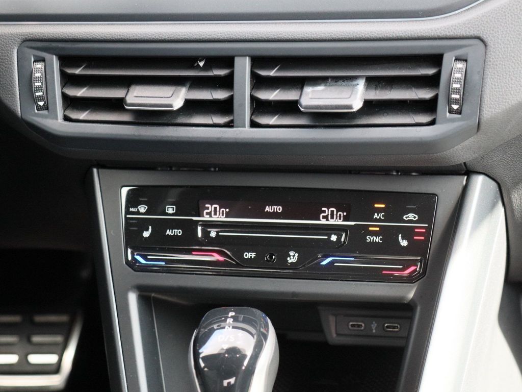 Volkswagen Taigo 2022 г. Чёрный, пробег 55378 км
