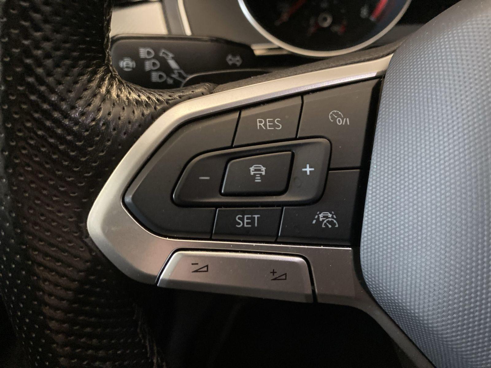 Volkswagen PASSAT VARIANT 2023 г. Серебристый, пробег 54839 км