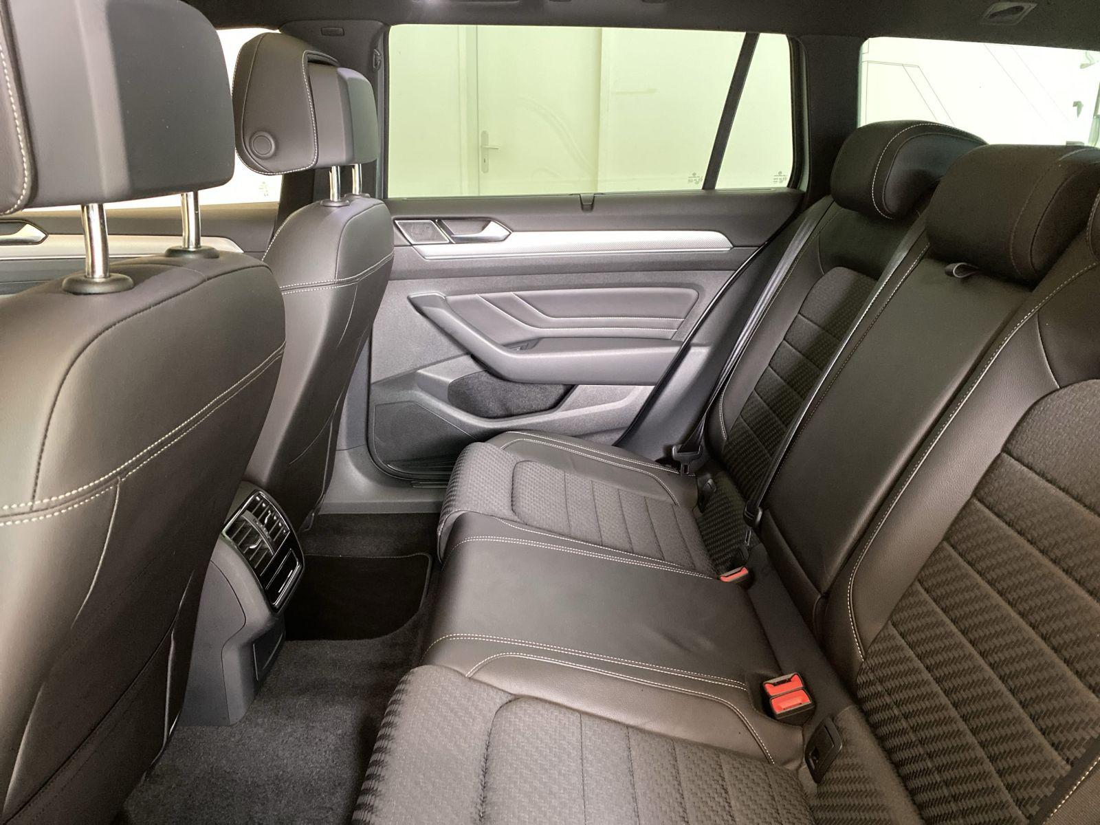 Volkswagen Passat 2023 г. Серебристый, пробег 54839 км