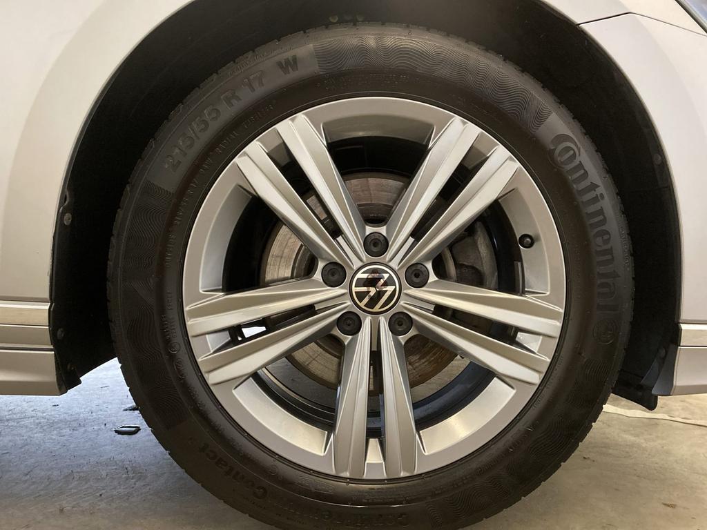 Volkswagen Passat 2023 г. Серебристый, пробег 54839 км