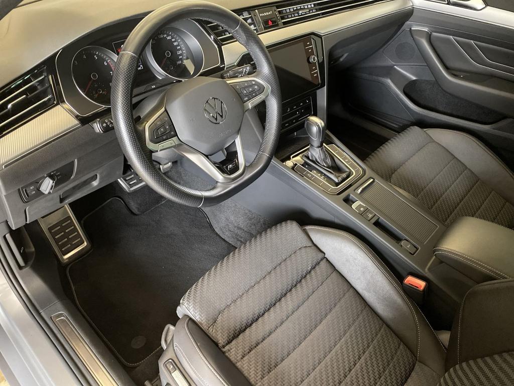 Volkswagen Passat 2023 г. Серебристый, пробег 54839 км