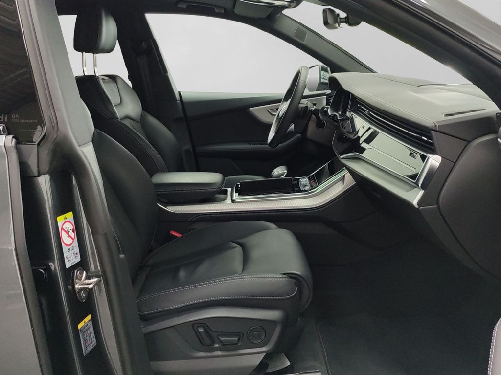 Audi Q8 2024 г. Серый, пробег 43128 км