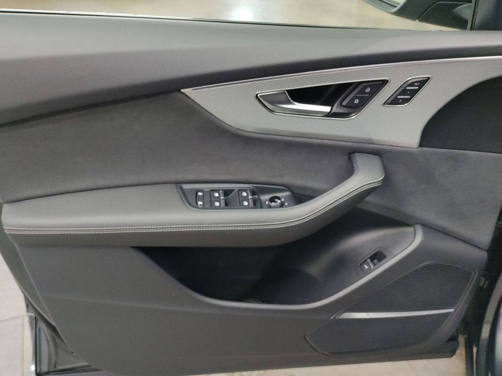 Audi Q8 2024 г. Серый, пробег 43128 км