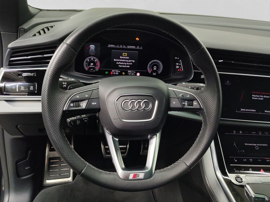 Audi Q8 2024 г. Серый, пробег 43128 км
