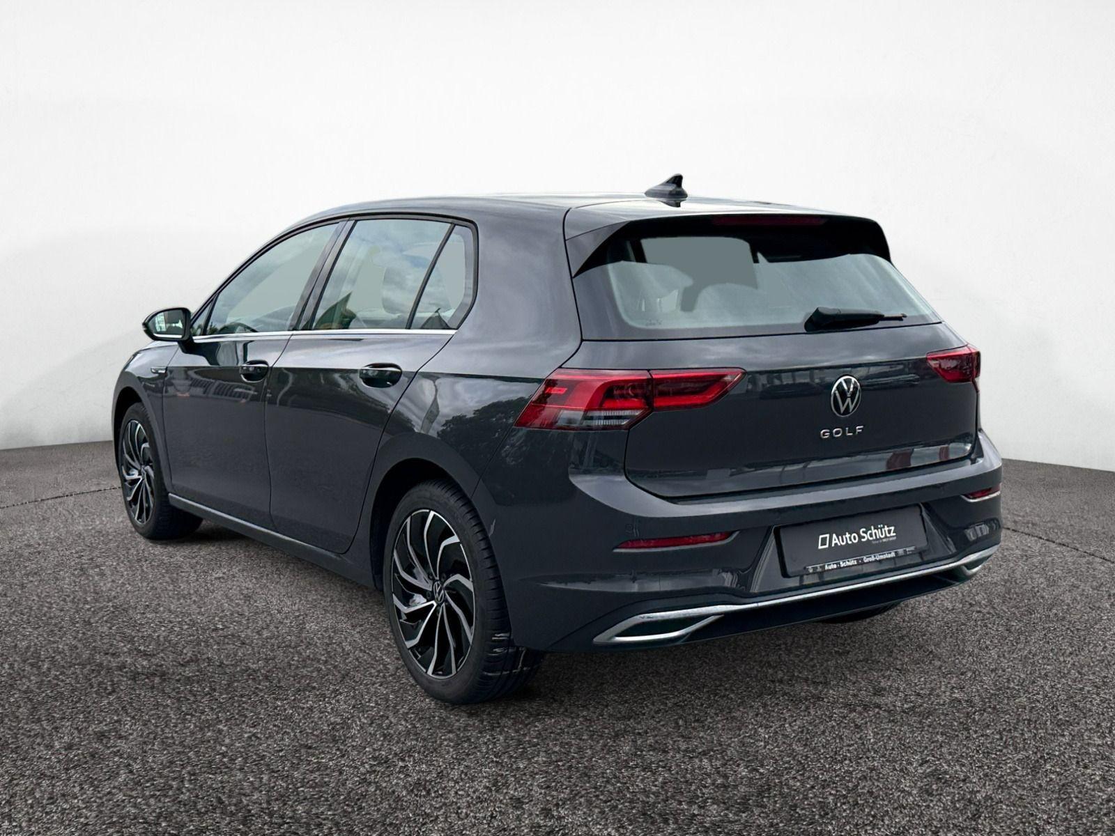 Volkswagen Golf 2024 г. Серый, пробег 21857 км