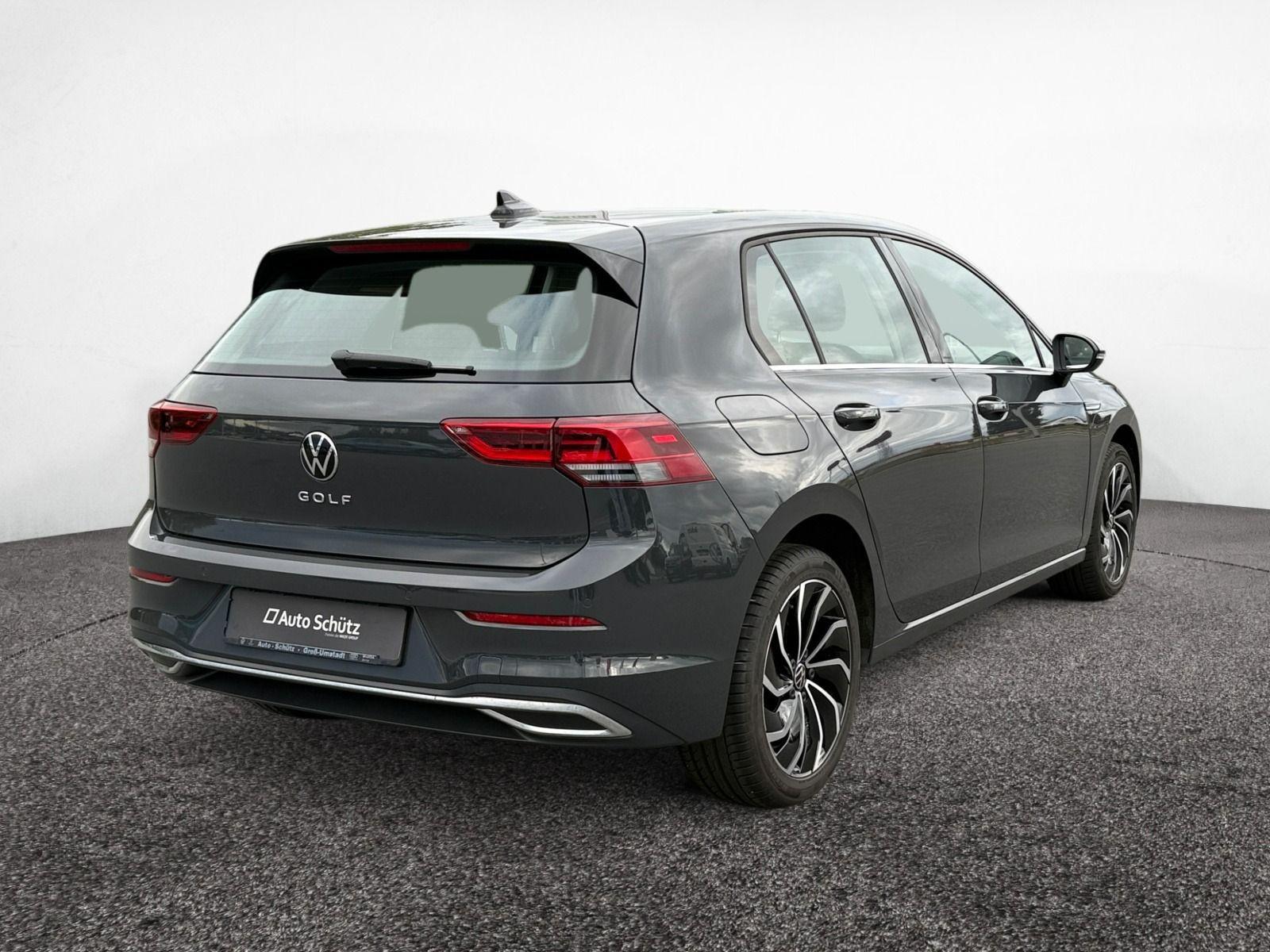 Volkswagen Golf 2024 г. Серый, пробег 21857 км