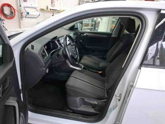 Volkswagen T-Roc 2021 г. Белый, пробег 21240 км