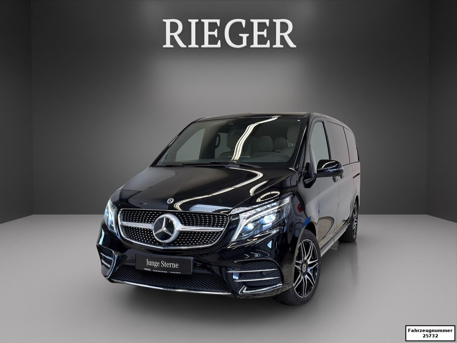 Mercedes-Benz V 300 2024 г. Чёрный, пробег 17253 км