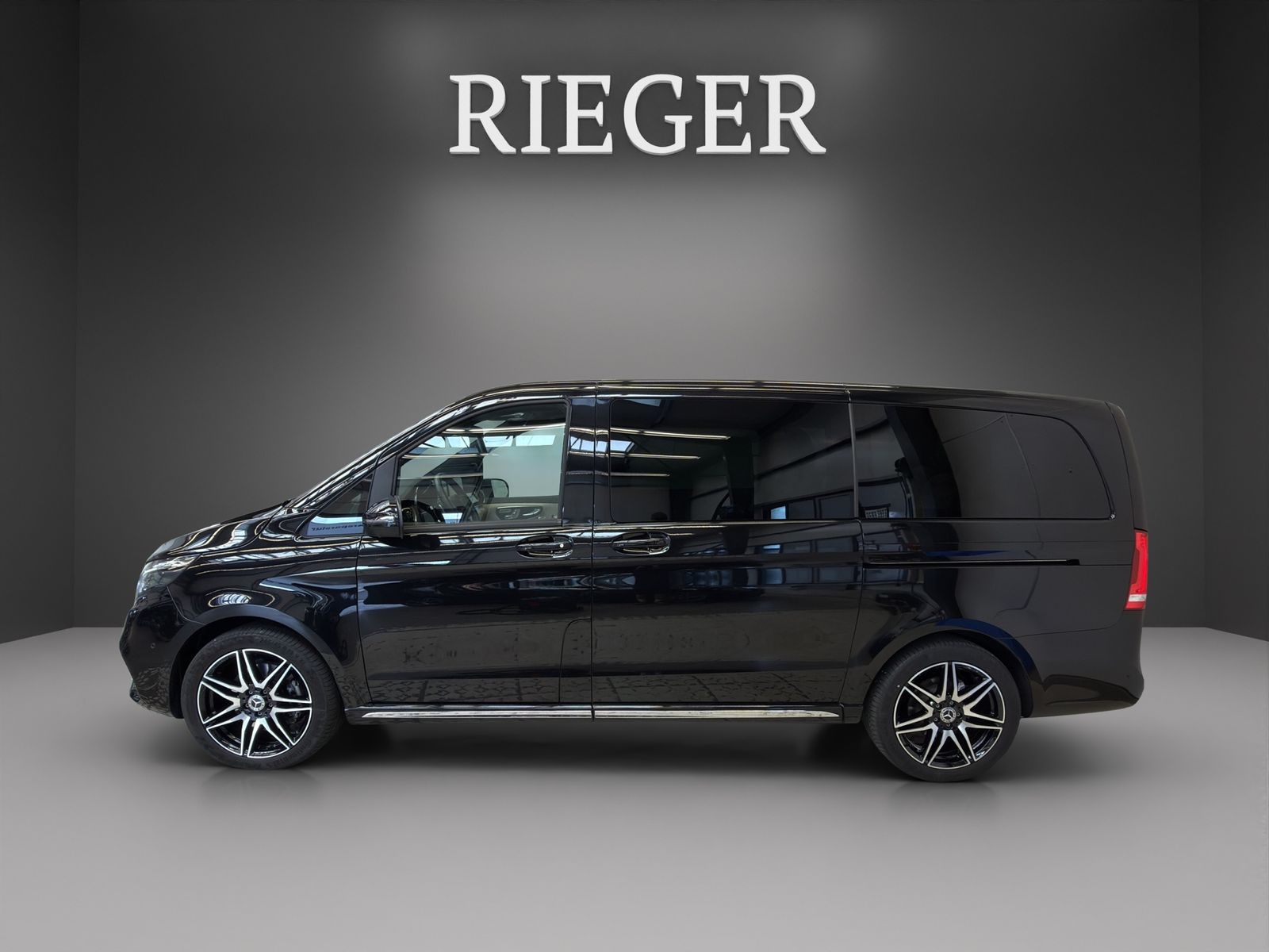 Mercedes-Benz V 300 2024 г. Чёрный, пробег 17253 км