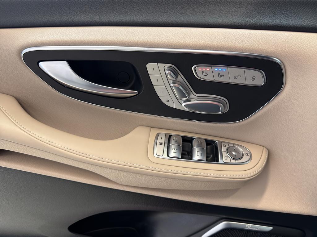 Mercedes-Benz V 300 2024 г. Чёрный, пробег 17253 км