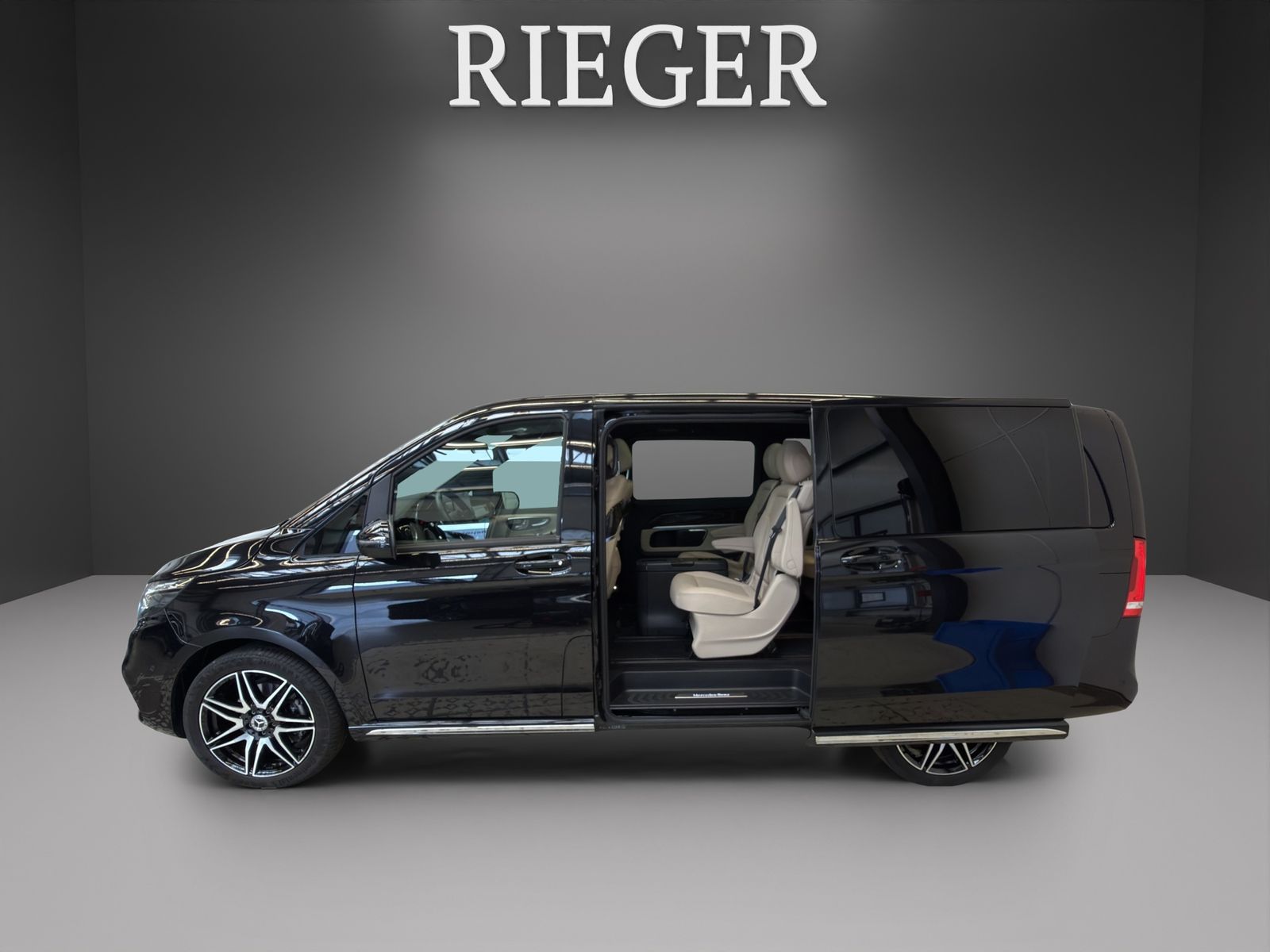 Mercedes-Benz V 300 2024 г. Чёрный, пробег 17253 км