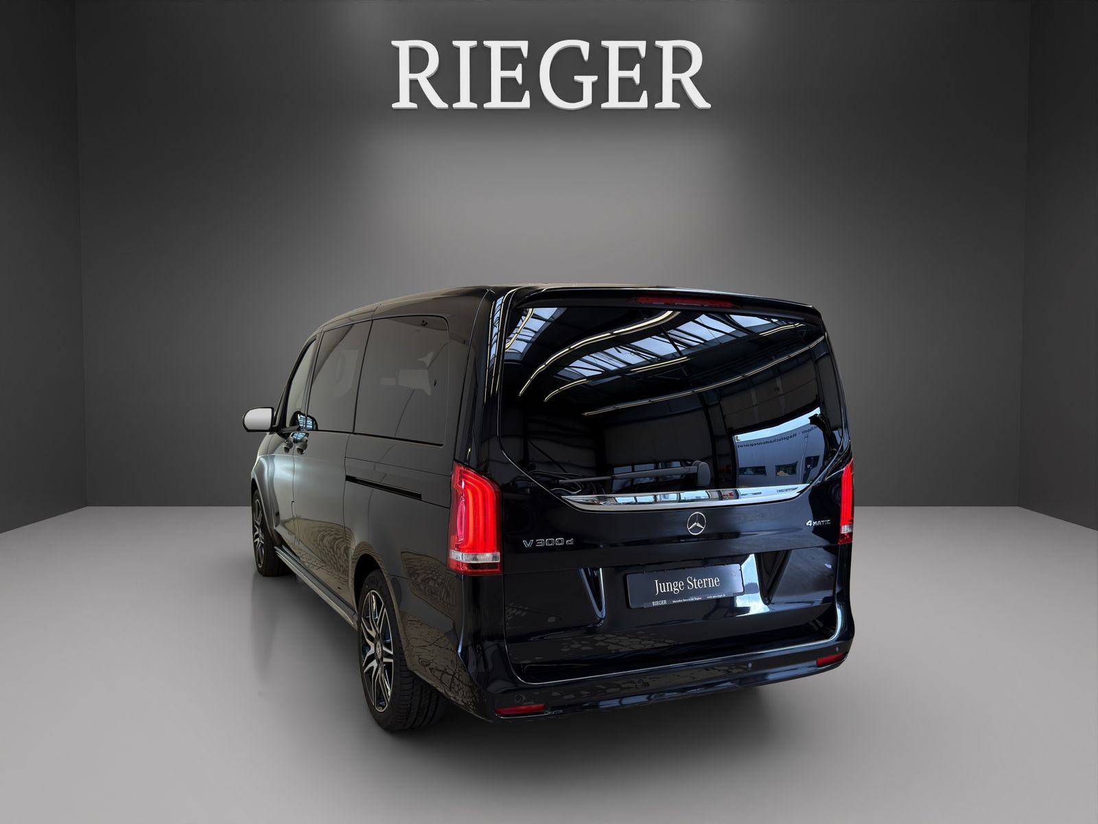 Mercedes-Benz V 300 2024 г. Чёрный, пробег 17253 км