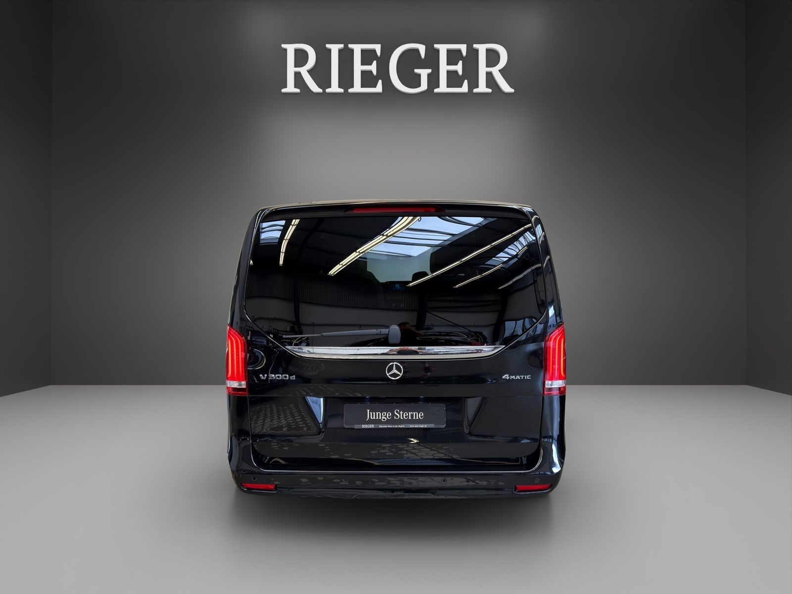 Mercedes-Benz V 300 2024 г. Чёрный, пробег 17253 км