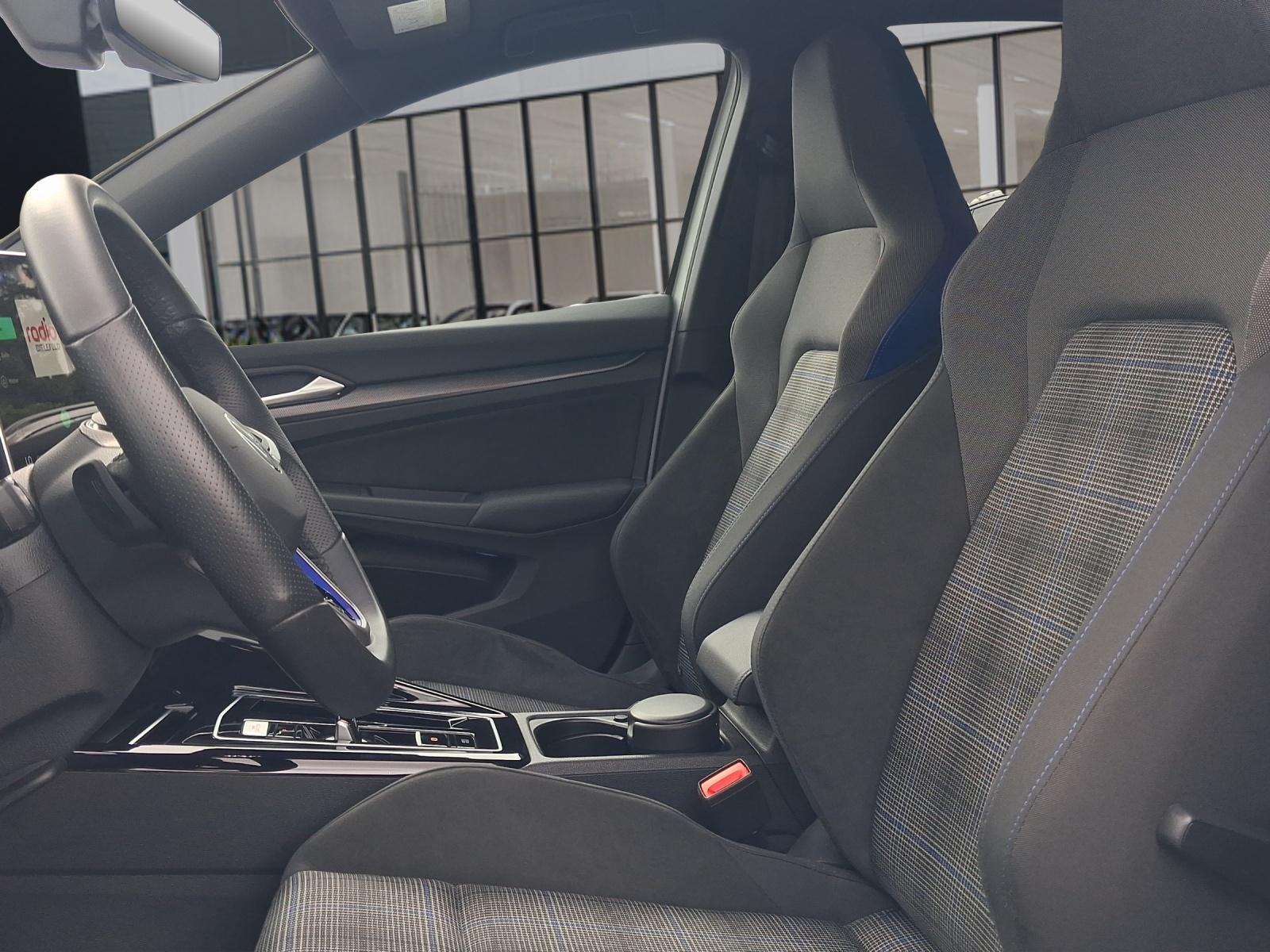 Volkswagen Golf 2025 г. Белый, пробег 24617 км