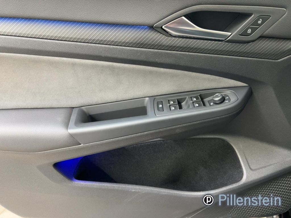 Volkswagen Golf 2023 г. Чёрный, пробег 52900 км