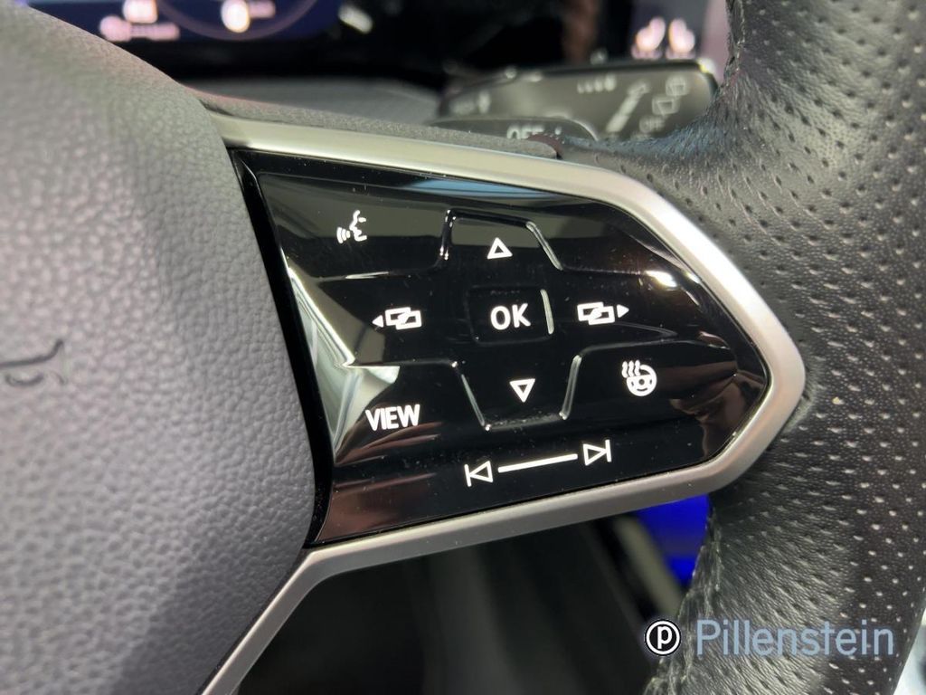 Volkswagen Golf 2023 г. Чёрный, пробег 52900 км