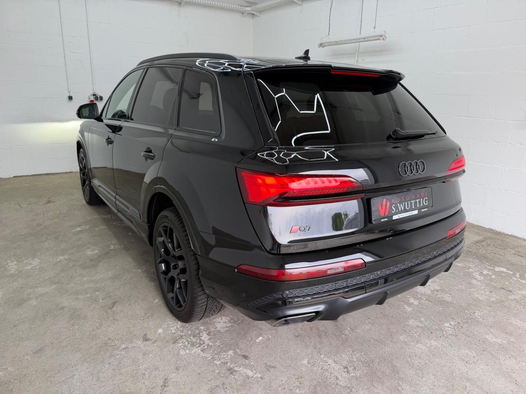 Audi Q7 2024 г. Чёрный, пробег 39000 км