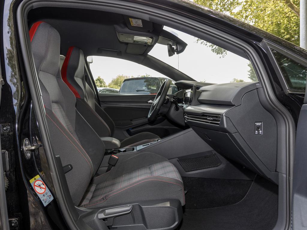 Volkswagen Golf 2022 г. Чёрный, пробег 49980 км