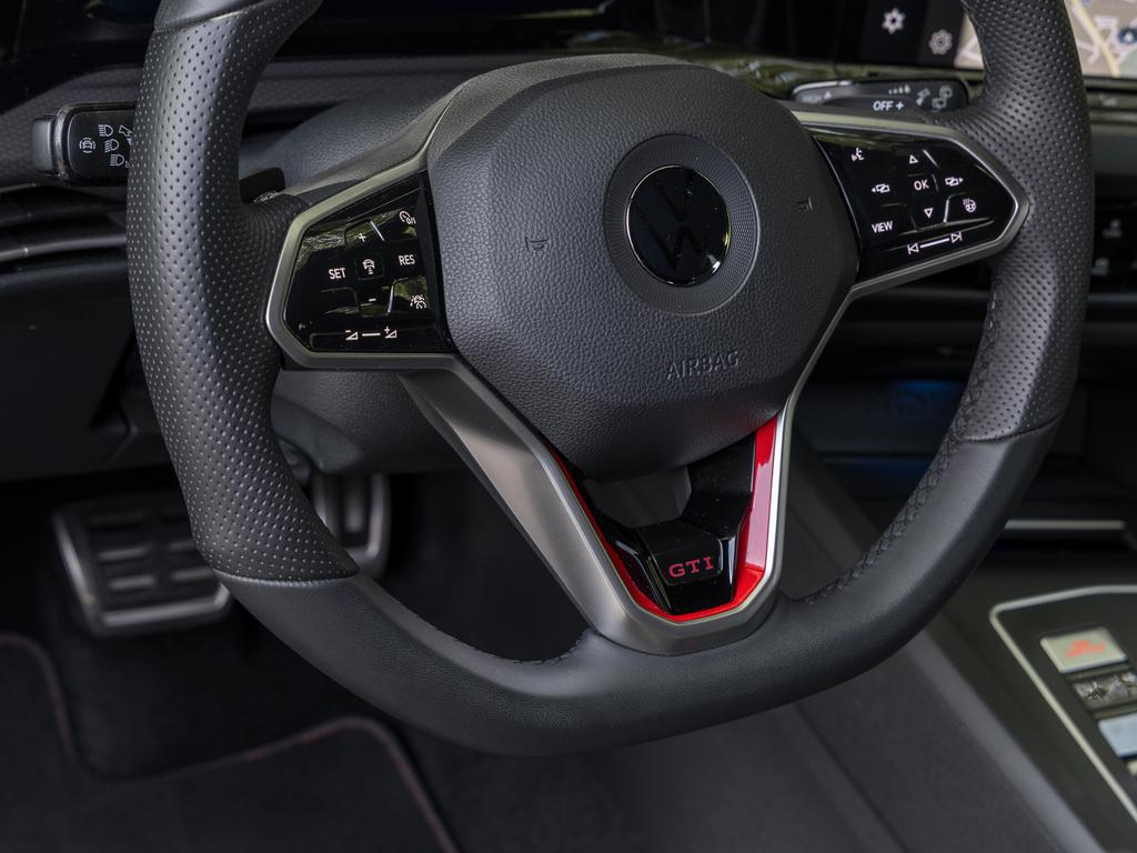 Volkswagen Golf 2022 г. Чёрный, пробег 49980 км
