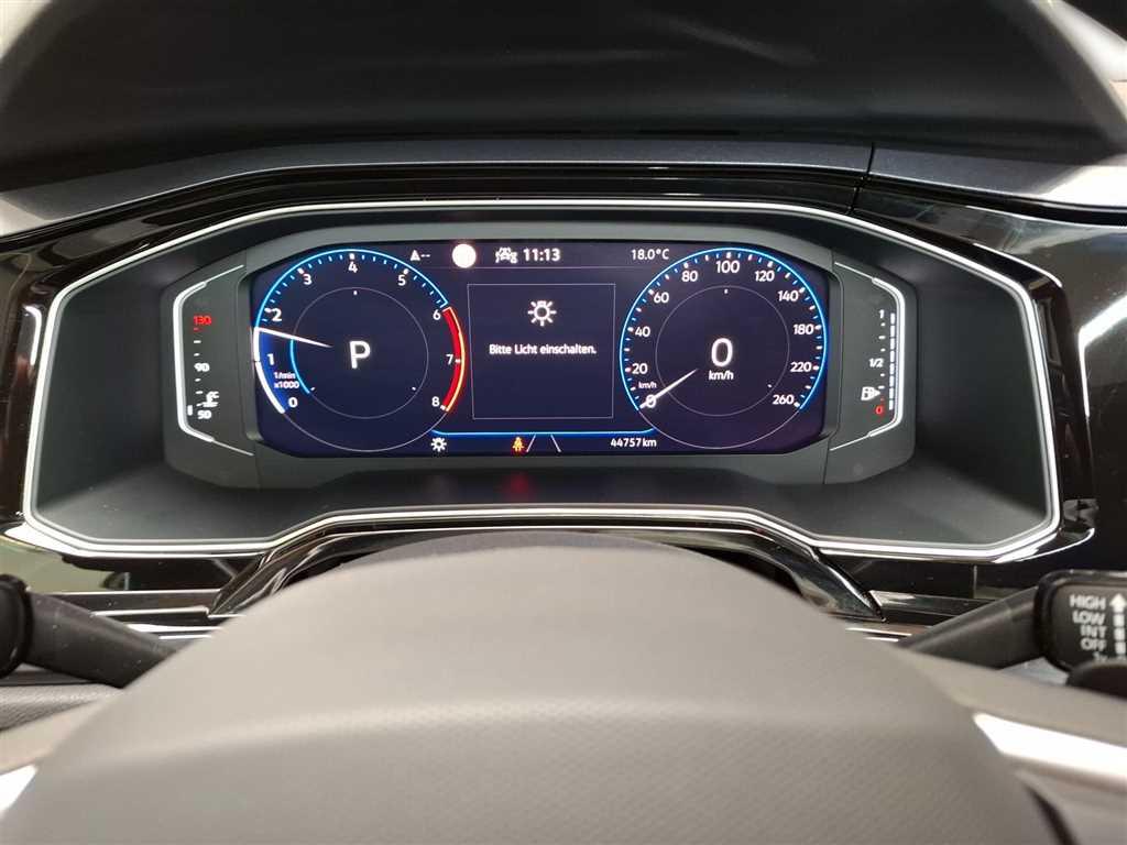 Volkswagen Polo 2024 г. Красный, пробег 44756 км