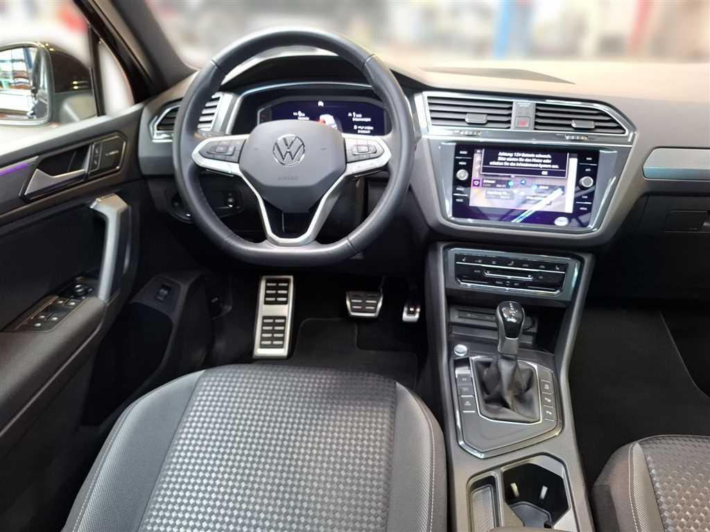 Volkswagen Tiguan 2023 г. Чёрный, пробег 47529 км